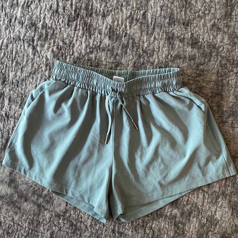 Lightweight Green Short :: Size S